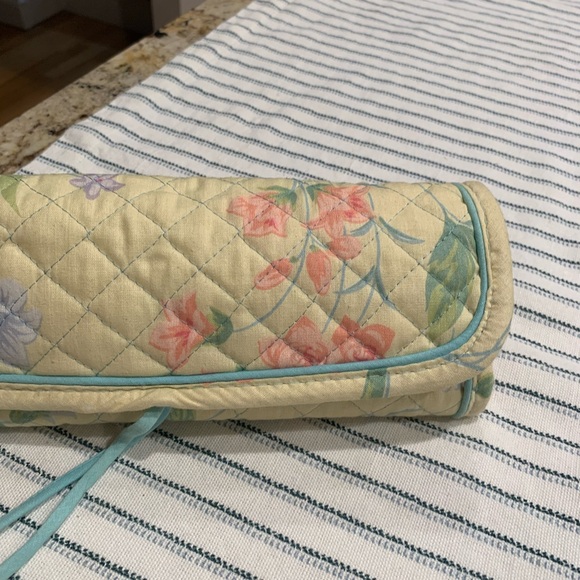Vintage Quilted Floral Cosmetic Bag Floral Fabric Toiletry Bag - Picture 2 of 4